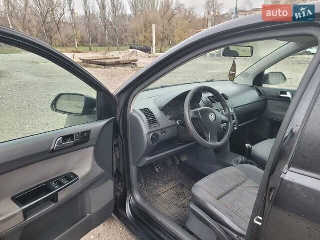 Черный Фольксваген Поло, объемом двигателя 1.4 л и пробегом 220 тыс. км за 3700 $, фото 8 на Automoto.ua