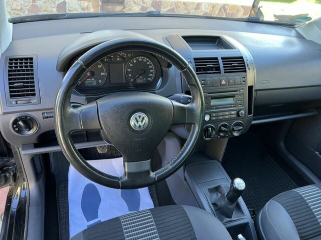 Черный Фольксваген Поло, объемом двигателя 1.6 л и пробегом 133 тыс. км за 5900 $, фото 13 на Automoto.ua