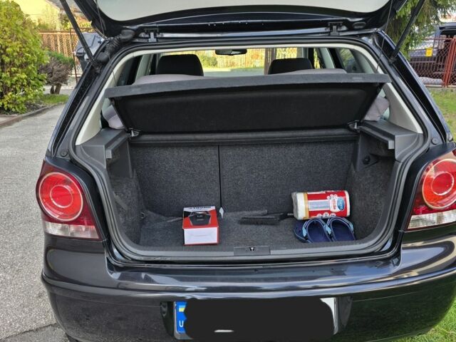 Черный Фольксваген Поло, объемом двигателя 1.6 л и пробегом 240 тыс. км за 5300 $, фото 2 на Automoto.ua