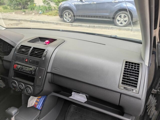 Черный Фольксваген Поло, объемом двигателя 1.4 л и пробегом 180 тыс. км за 6000 $, фото 10 на Automoto.ua