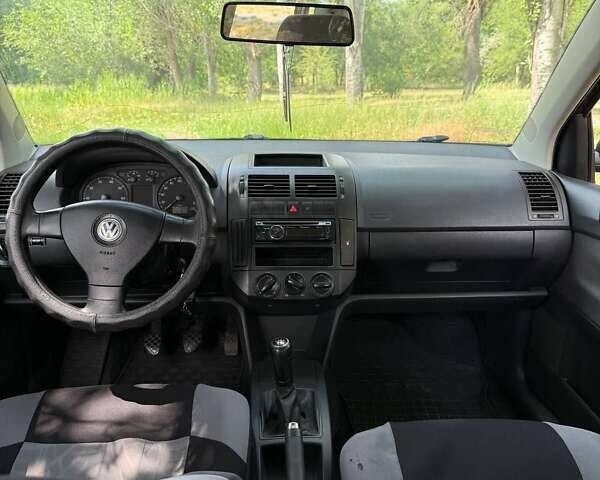 Черный Фольксваген Поло, объемом двигателя 1.4 л и пробегом 217 тыс. км за 3999 $, фото 3 на Automoto.ua