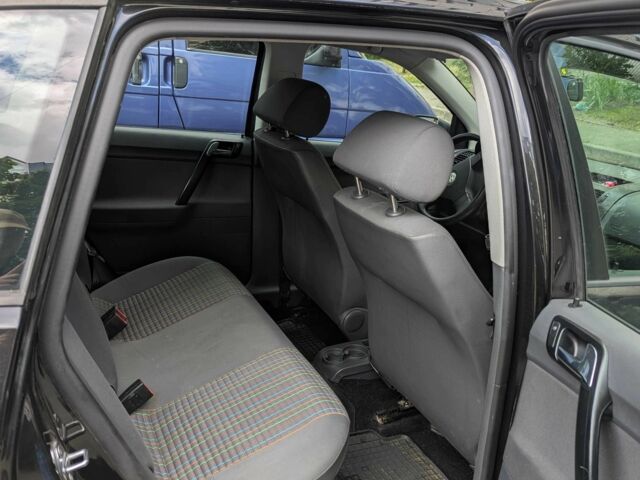 Черный Фольксваген Поло, объемом двигателя 1.4 л и пробегом 180 тыс. км за 6000 $, фото 7 на Automoto.ua