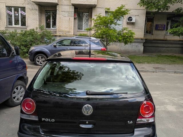 Черный Фольксваген Поло, объемом двигателя 1.4 л и пробегом 180 тыс. км за 6000 $, фото 3 на Automoto.ua