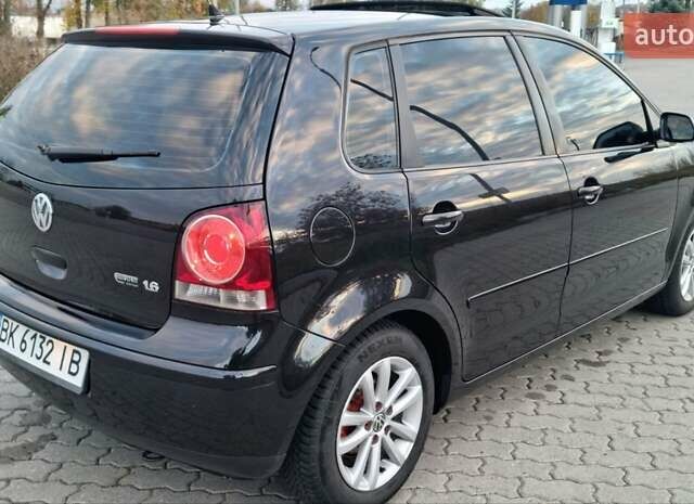 Черный Фольксваген Поло, объемом двигателя 1.6 л и пробегом 182 тыс. км за 5750 $, фото 5 на Automoto.ua
