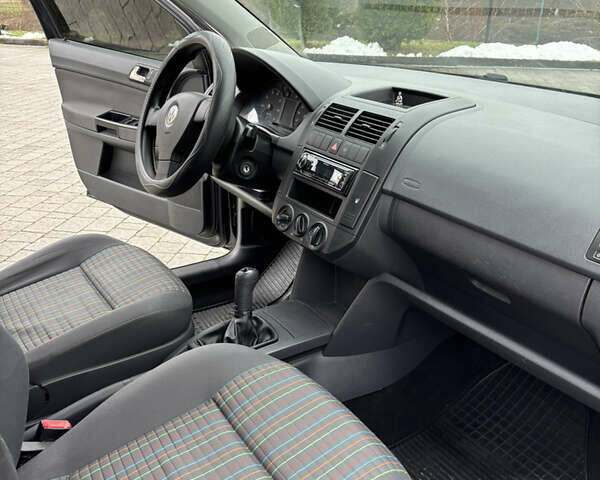 Чорний Фольксваген Поло, об'ємом двигуна 1.4 л та пробігом 143 тис. км за 5300 $, фото 8 на Automoto.ua