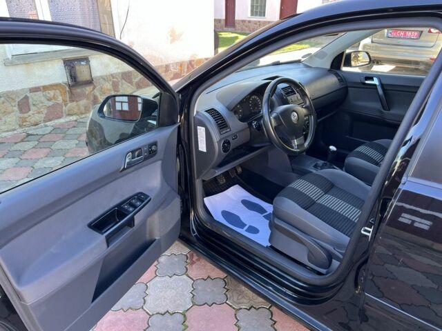 Черный Фольксваген Поло, объемом двигателя 1.6 л и пробегом 133 тыс. км за 5900 $, фото 12 на Automoto.ua