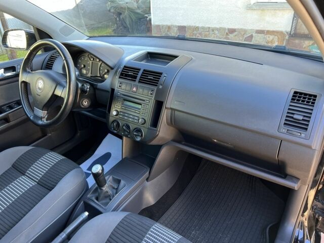 Черный Фольксваген Поло, объемом двигателя 1.6 л и пробегом 133 тыс. км за 5900 $, фото 19 на Automoto.ua