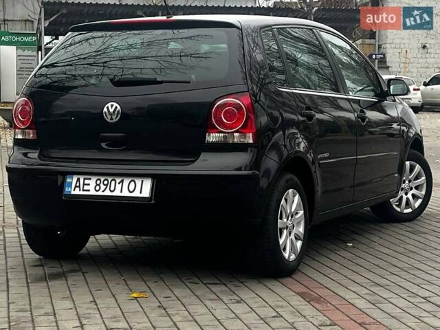 Черный Фольксваген Поло, объемом двигателя 1.4 л и пробегом 214 тыс. км за 5200 $, фото 3 на Automoto.ua