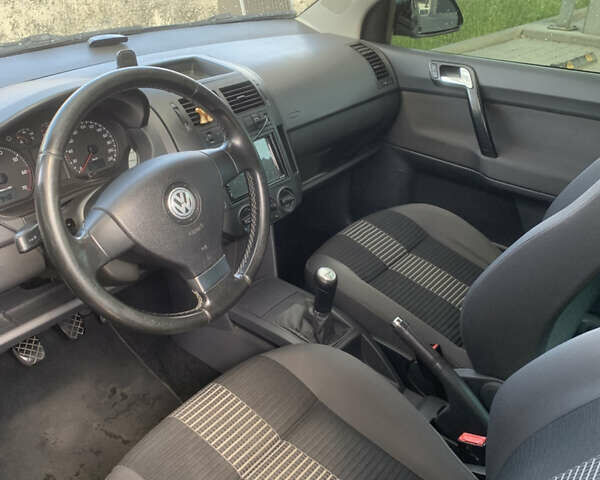 Черный Фольксваген Поло, объемом двигателя 1.2 л и пробегом 270 тыс. км за 4200 $, фото 17 на Automoto.ua