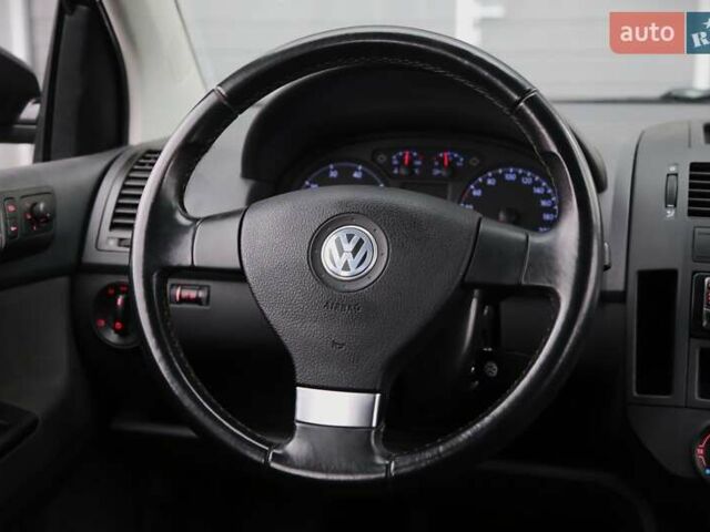 Черный Фольксваген Поло, объемом двигателя 1.4 л и пробегом 168 тыс. км за 5200 $, фото 17 на Automoto.ua