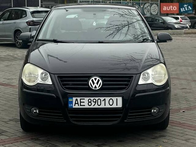 Черный Фольксваген Поло, объемом двигателя 1.4 л и пробегом 214 тыс. км за 5200 $, фото 4 на Automoto.ua