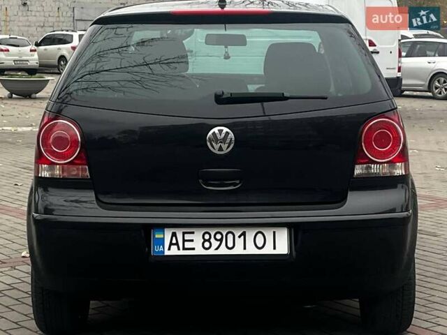 Черный Фольксваген Поло, объемом двигателя 1.4 л и пробегом 214 тыс. км за 5200 $, фото 6 на Automoto.ua