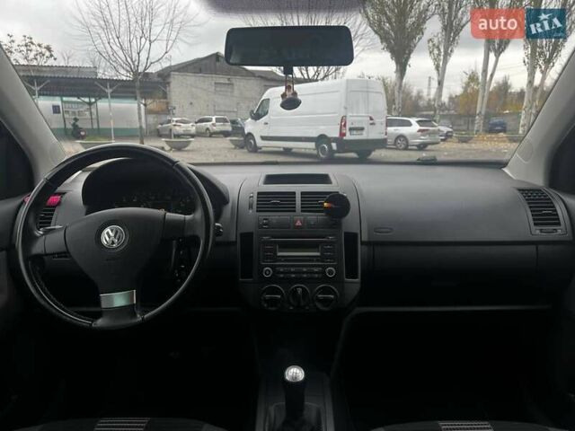 Черный Фольксваген Поло, объемом двигателя 1.4 л и пробегом 214 тыс. км за 5200 $, фото 17 на Automoto.ua