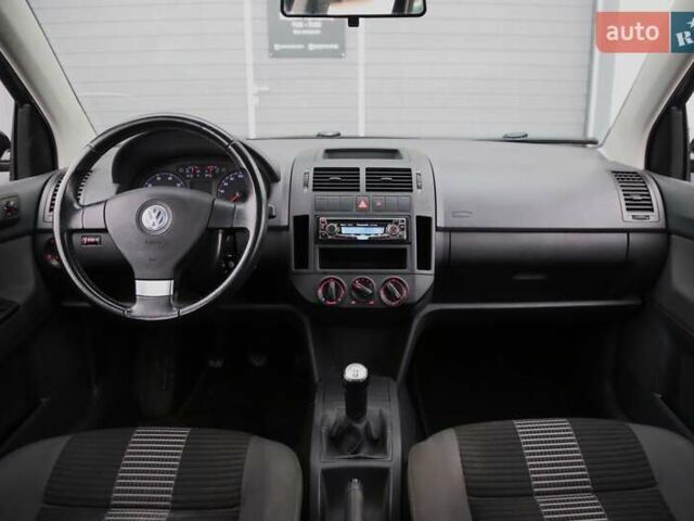 Черный Фольксваген Поло, объемом двигателя 1.4 л и пробегом 168 тыс. км за 5200 $, фото 15 на Automoto.ua