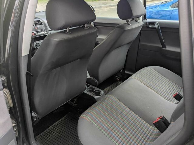 Черный Фольксваген Поло, объемом двигателя 1.4 л и пробегом 180 тыс. км за 6000 $, фото 5 на Automoto.ua