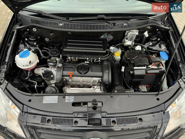Черный Фольксваген Поло, объемом двигателя 1.6 л и пробегом 147 тыс. км за 6799 $, фото 103 на Automoto.ua