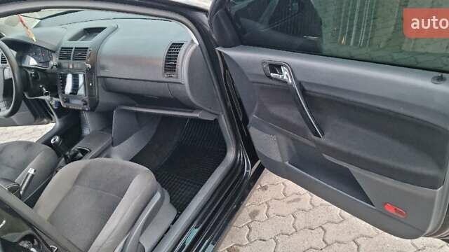 Черный Фольксваген Поло, объемом двигателя 1.6 л и пробегом 182 тыс. км за 5750 $, фото 13 на Automoto.ua