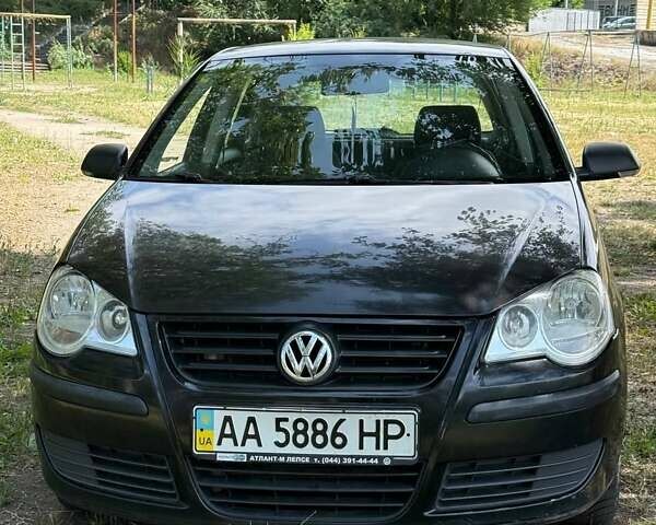 Черный Фольксваген Поло, объемом двигателя 1.4 л и пробегом 217 тыс. км за 3999 $, фото 6 на Automoto.ua