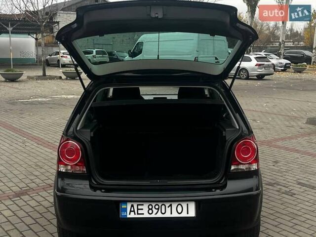 Черный Фольксваген Поло, объемом двигателя 1.4 л и пробегом 214 тыс. км за 5200 $, фото 12 на Automoto.ua