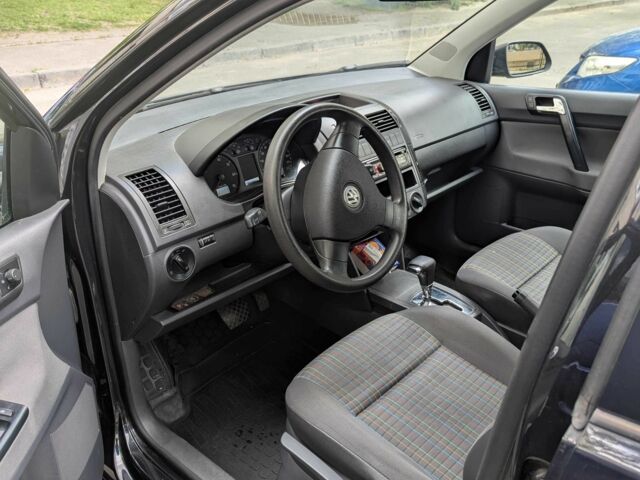 Черный Фольксваген Поло, объемом двигателя 1.4 л и пробегом 180 тыс. км за 6000 $, фото 6 на Automoto.ua