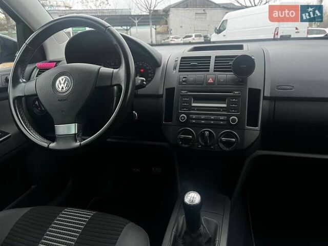 Черный Фольксваген Поло, объемом двигателя 1.4 л и пробегом 214 тыс. км за 5200 $, фото 18 на Automoto.ua