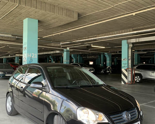 Черный Фольксваген Поло, объемом двигателя 1.2 л и пробегом 270 тыс. км за 4200 $, фото 2 на Automoto.ua