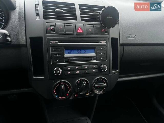 Черный Фольксваген Поло, объемом двигателя 1.4 л и пробегом 214 тыс. км за 5200 $, фото 19 на Automoto.ua