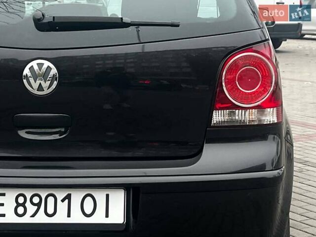 Черный Фольксваген Поло, объемом двигателя 1.4 л и пробегом 214 тыс. км за 5200 $, фото 7 на Automoto.ua