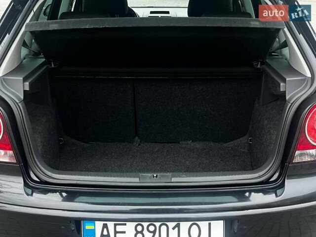 Черный Фольксваген Поло, объемом двигателя 1.4 л и пробегом 214 тыс. км за 5200 $, фото 13 на Automoto.ua