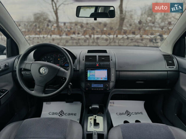 Черный Фольксваген Поло, объемом двигателя 1.6 л и пробегом 147 тыс. км за 6799 $, фото 82 на Automoto.ua