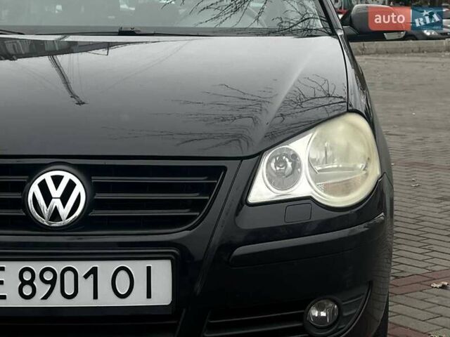 Черный Фольксваген Поло, объемом двигателя 1.4 л и пробегом 214 тыс. км за 5200 $, фото 5 на Automoto.ua