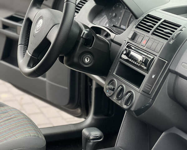 Черный Фольксваген Поло, объемом двигателя 1.39 л и пробегом 136 тыс. км за 5900 $, фото 20 на Automoto.ua