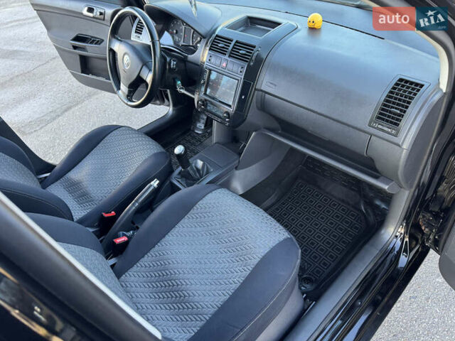 Черный Фольксваген Поло, объемом двигателя 1.6 л и пробегом 214 тыс. км за 6750 $, фото 16 на Automoto.ua