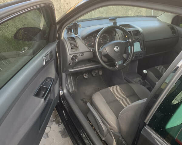 Черный Фольксваген Поло, объемом двигателя 1.2 л и пробегом 270 тыс. км за 4200 $, фото 18 на Automoto.ua