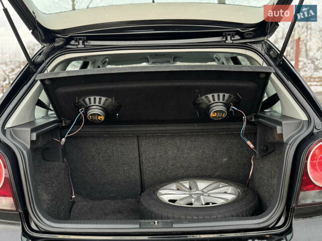 Черный Фольксваген Поло, объемом двигателя 1.6 л и пробегом 147 тыс. км за 6799 $, фото 97 на Automoto.ua