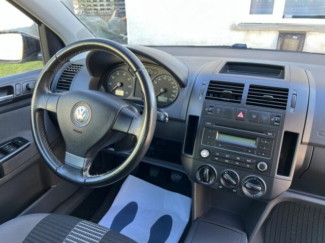 Черный Фольксваген Поло, объемом двигателя 1.6 л и пробегом 133 тыс. км за 5900 $, фото 21 на Automoto.ua