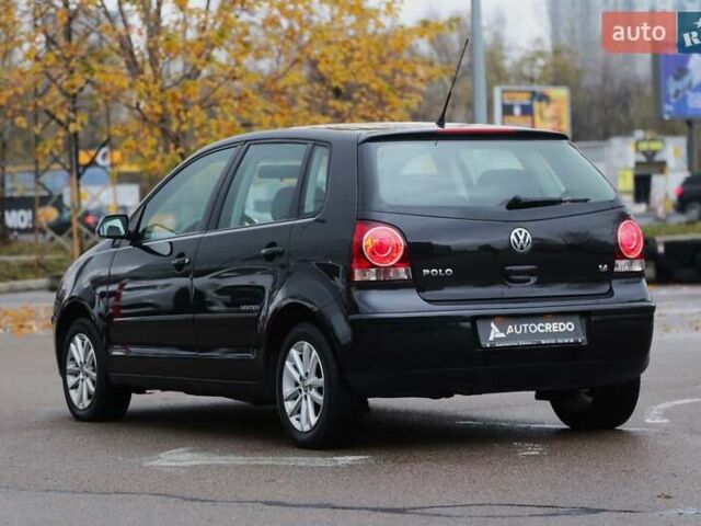 Черный Фольксваген Поло, объемом двигателя 1.4 л и пробегом 168 тыс. км за 5200 $, фото 5 на Automoto.ua