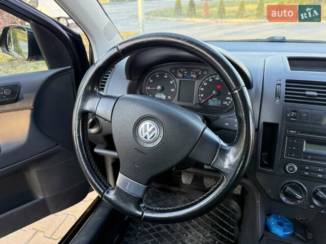 Чорний Фольксваген Поло, об'ємом двигуна 1.2 л та пробігом 228 тис. км за 4250 $, фото 23 на Automoto.ua