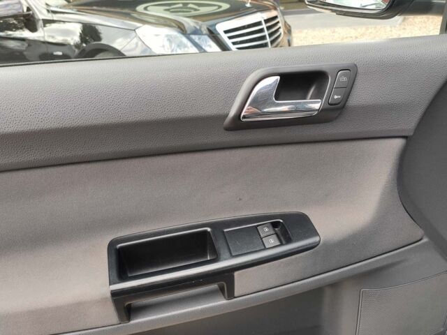 Черный Фольксваген Поло, объемом двигателя 1.2 л и пробегом 159 тыс. км за 5250 $, фото 7 на Automoto.ua