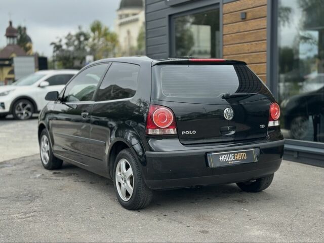 Черный Фольксваген Поло, объемом двигателя 1.4 л и пробегом 246 тыс. км за 4600 $, фото 6 на Automoto.ua
