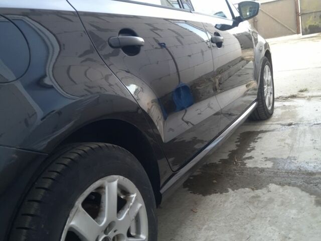 Черный Фольксваген Поло, объемом двигателя 1.2 л и пробегом 240 тыс. км за 4100 $, фото 3 на Automoto.ua