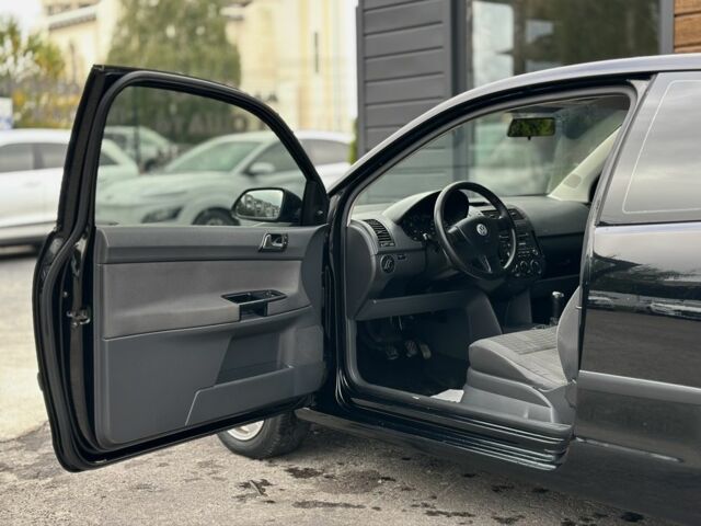 Черный Фольксваген Поло, объемом двигателя 1.4 л и пробегом 246 тыс. км за 4600 $, фото 10 на Automoto.ua