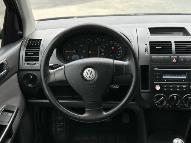 Черный Фольксваген Поло, объемом двигателя 1.4 л и пробегом 246 тыс. км за 4600 $, фото 17 на Automoto.ua