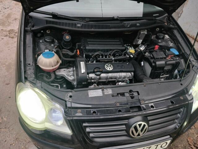 Черный Фольксваген Поло, объемом двигателя 1.4 л и пробегом 180 тыс. км за 4400 $, фото 9 на Automoto.ua