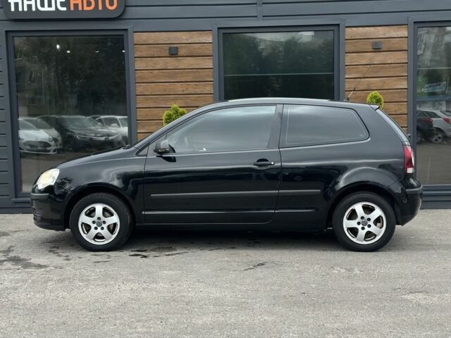 Черный Фольксваген Поло, объемом двигателя 1.4 л и пробегом 246 тыс. км за 4600 $, фото 5 на Automoto.ua