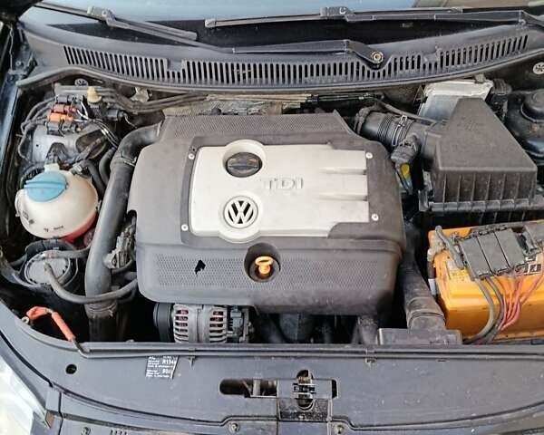 Чорний Фольксваген Поло, об'ємом двигуна 1.42 л та пробігом 302 тис. км за 4400 $, фото 8 на Automoto.ua