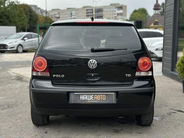 Черный Фольксваген Поло, объемом двигателя 1.4 л и пробегом 246 тыс. км за 4600 $, фото 7 на Automoto.ua