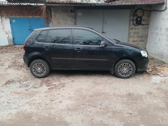 Черный Фольксваген Поло, объемом двигателя 1.4 л и пробегом 180 тыс. км за 4400 $, фото 2 на Automoto.ua