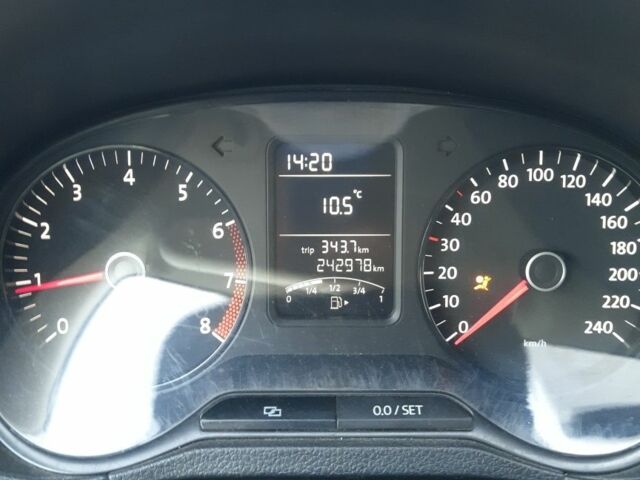 Черный Фольксваген Поло, объемом двигателя 1.2 л и пробегом 240 тыс. км за 4100 $, фото 5 на Automoto.ua