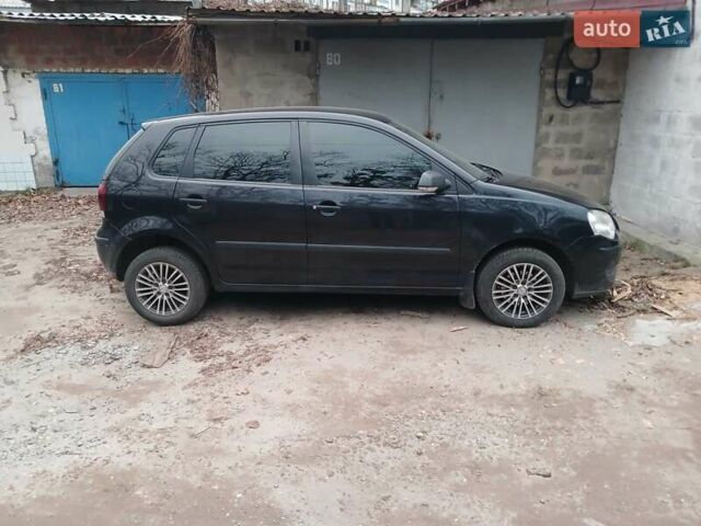 Черный Фольксваген Поло, объемом двигателя 1.4 л и пробегом 180 тыс. км за 4400 $, фото 1 на Automoto.ua